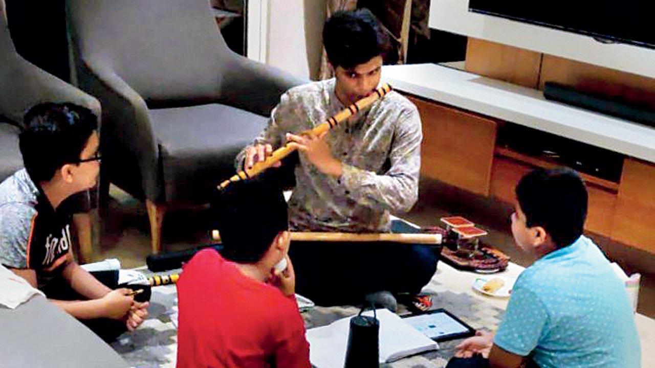 Learn to play the flute at this Mumbai bookstore