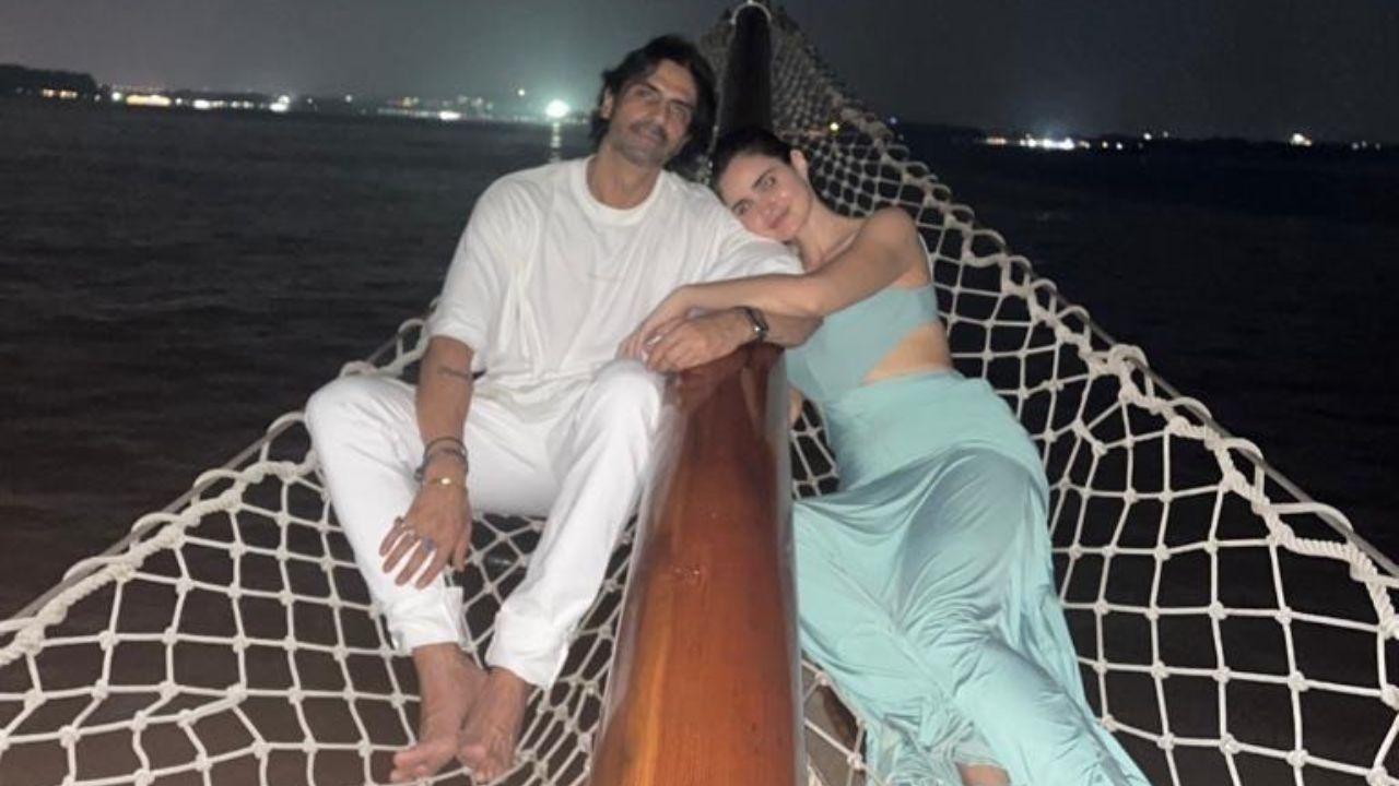 Arjun Rampal The handsome hunk Arjun had posted an extremely romantic picture of him with his ladylove Gabriella Demetriades on boat’s net with the sea serving as the perfect background for love! He captioned the post as, “Happy Valentine’s Day, My Valentine my baby. #valentines-day”.