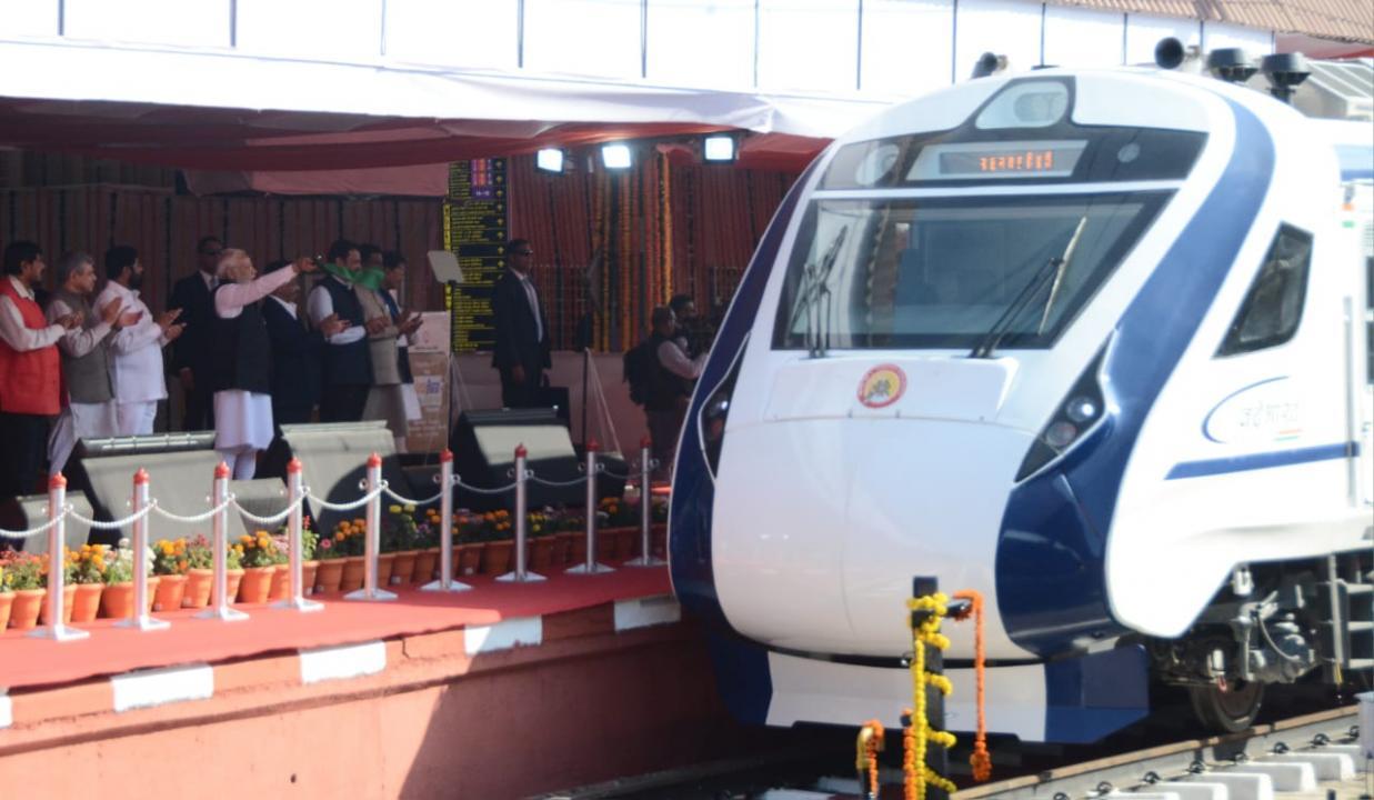 PM Modi flags off Vande Bharat trains. Pic/Sameer Abedi