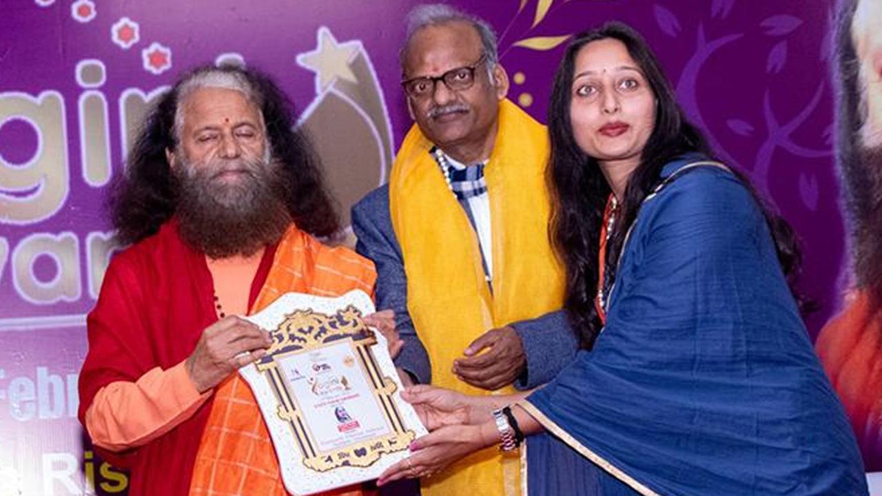 Yoga practitioner Pragati Seth gets State Yogini Award 2023