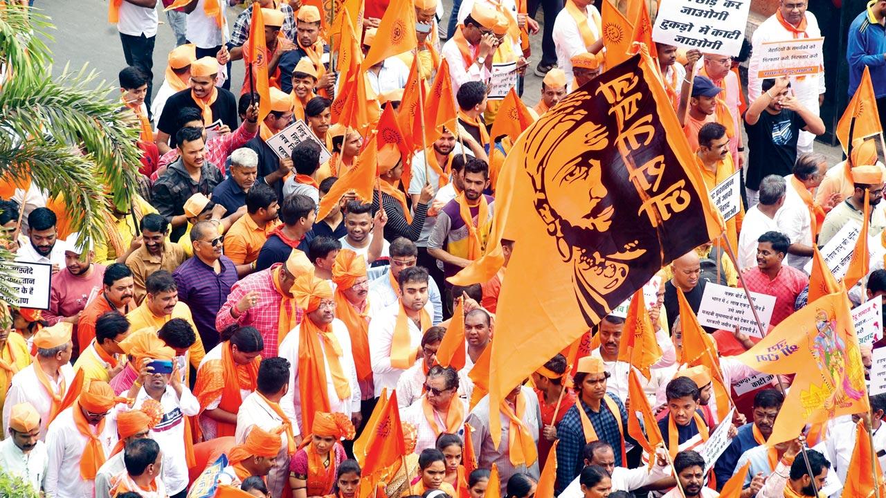 Sakal Hindu Samaj made up of the VHP, Bajrang Dal, Durga Vahini and other right-wing outfits has taken out rallies against love jihad in at least 20 of Maharashtra’s districts, including Mumbai, in the last four months. Pic/Shadab Khan