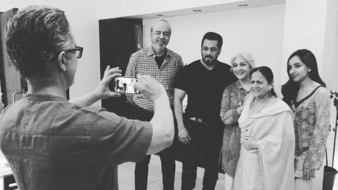 Aamir Khan gets behind the camera for Salman Khan