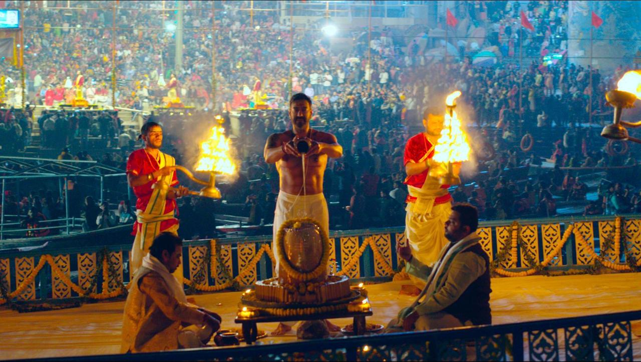 In the stills, a shirtless Ajay is seen performing the aarti amid a sea of people
