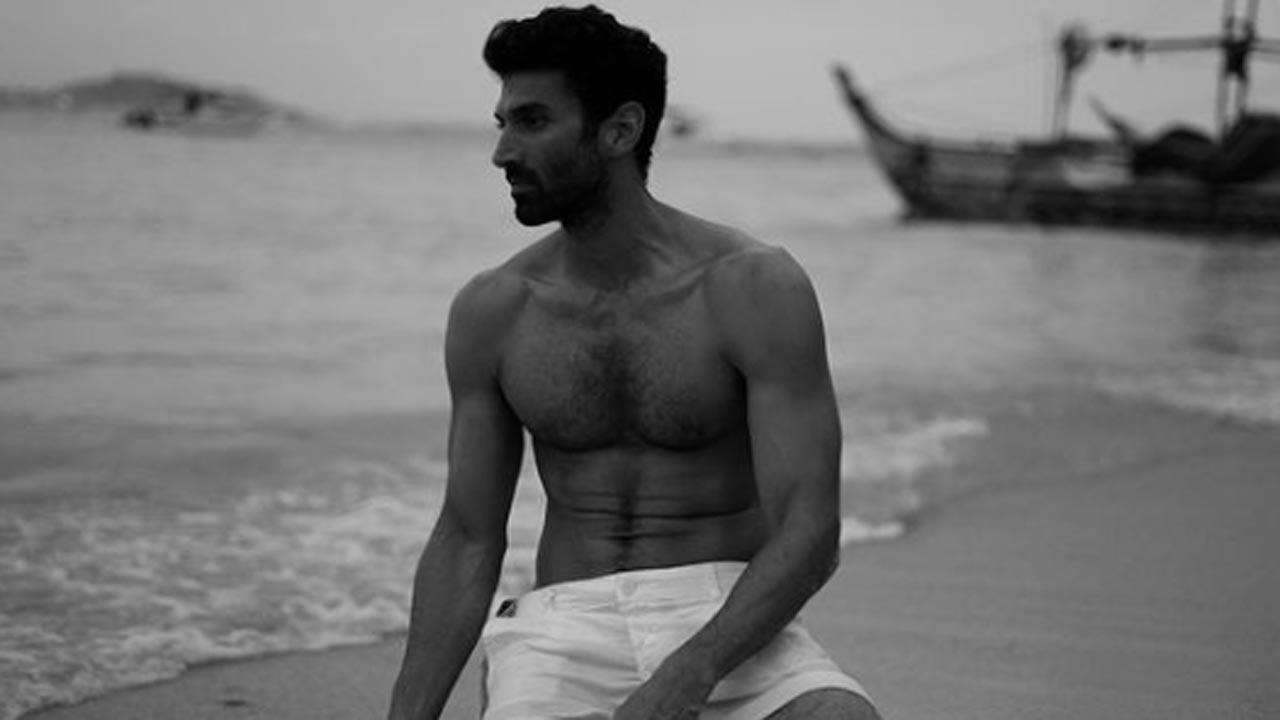 Aditya Roy Kapur drops shirtless pics, sets internet on fire