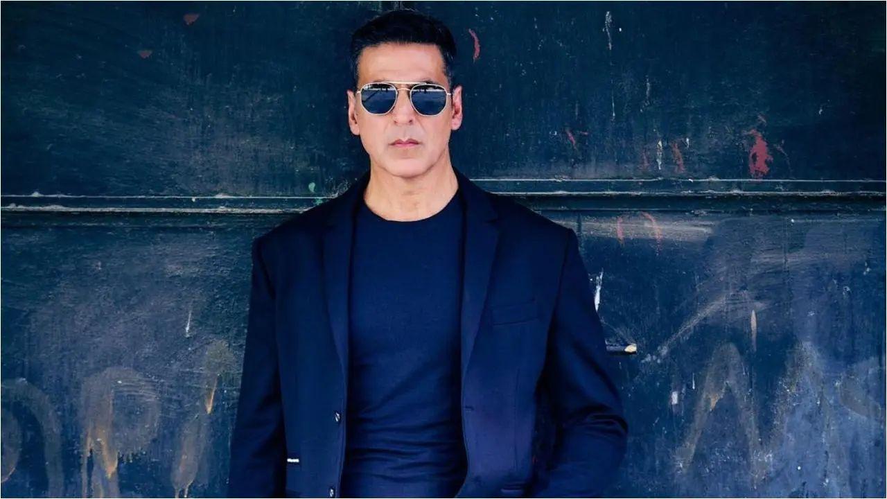 Fan jumps the barricade to meet Akshay Kumar amidst security during the film promotion of ‘Selfiee’