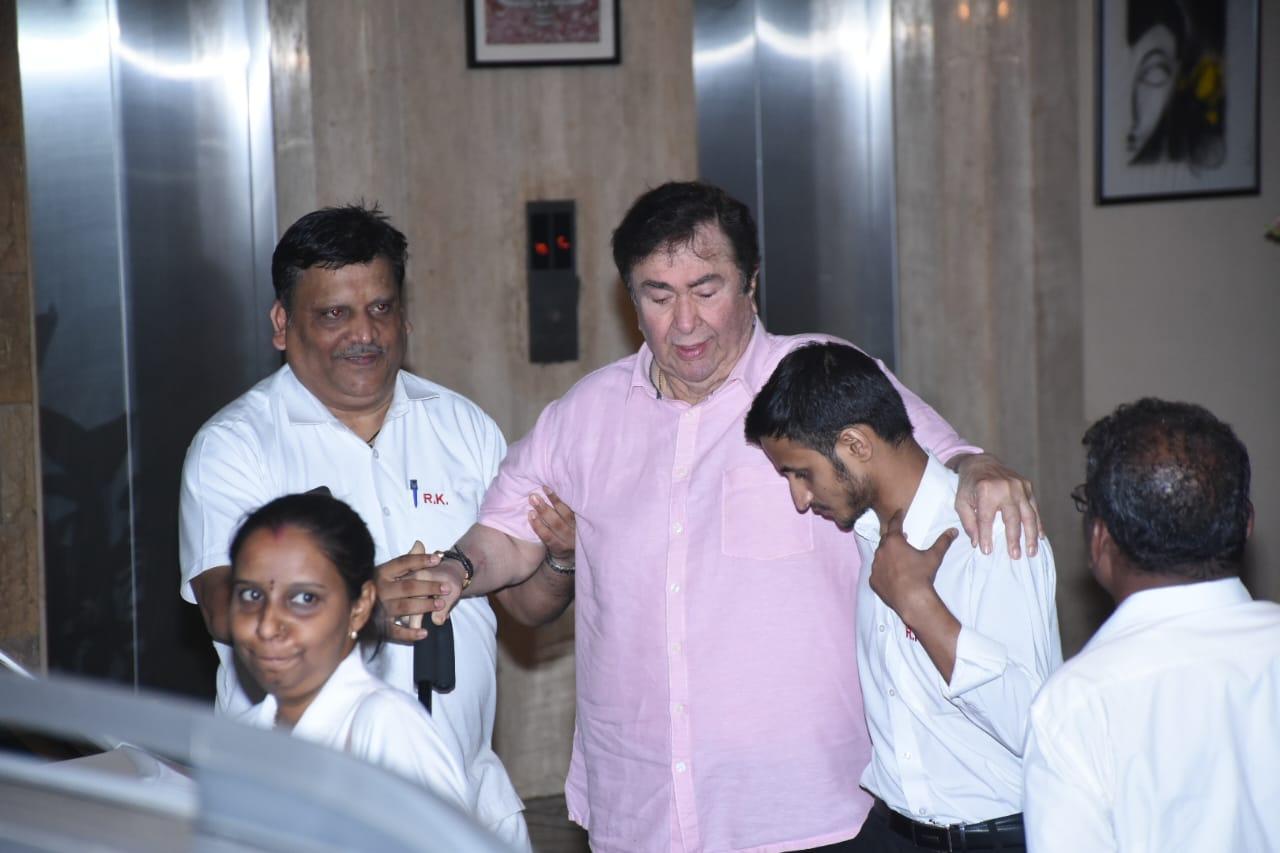 Kareena Kapoor Khan's father Randhir Kapoor was also a part of the festivities. The senior actor recently celebrated his birthday in the presence of his family including his daughters Kareena and Karisma