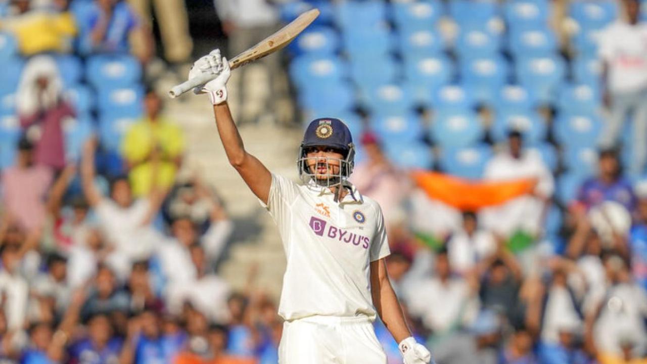 Questions were raised about Axar Patel’s selection over Kuldeep Yadav in the Test series, but he wisely put his all-round pyrotechnics to display, having elevated India’s batting depth to enormous levels. 
His magnificent 74 came at a time when pressure mounted up on the Indian batting order as the Men in Blue stared down at a long way of crawling back into the game after struggling at 139/7 in reply to Australia’s 263. Axar built a crucial partnership of 114 (177) with Ashwin and inched closer to Australia’s first innings total.