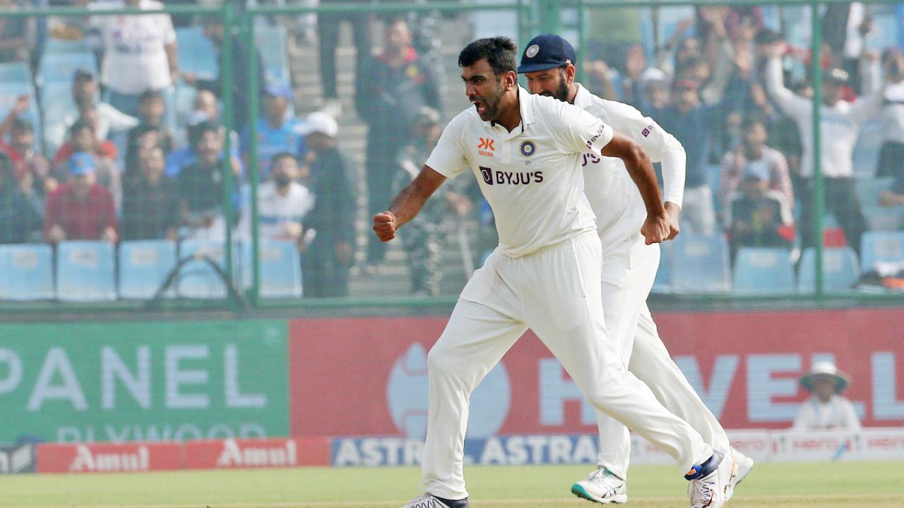 Ravichandran Ashwin has the most dismissals by a spinner against Steve Smith
Ashwin, one of India’s most revered spinners, is famously known for sending down deliveries magical to the extent of tormenting the opposition batsmen. His skillful offbreaks and unplayable carrom balls have seen him dominate the mightiest of world’s best batsmen. On Sunday, he dismissed Smith for a second time, and in the process, he now boasts of most dismissals against the former Australian captain in Tests among spinners. 
