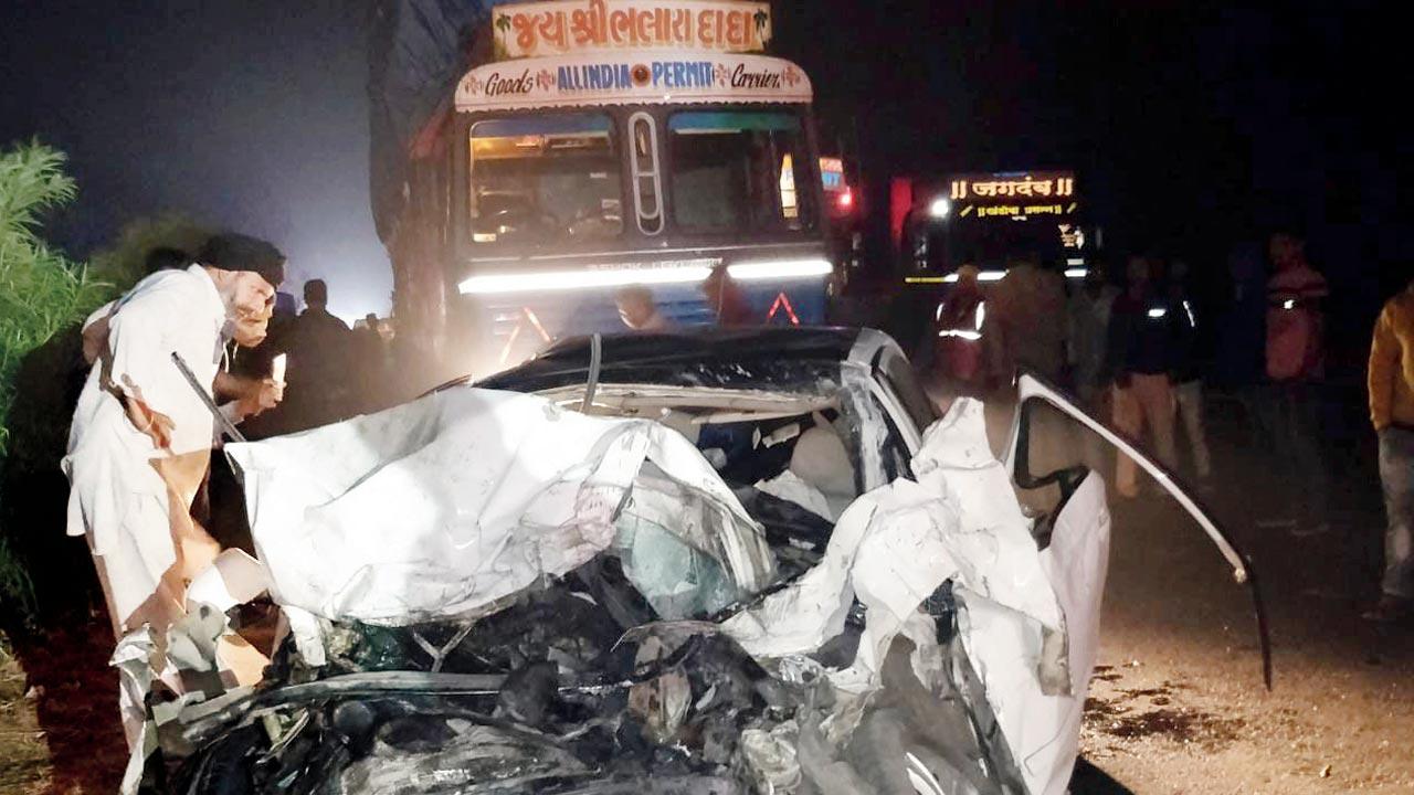 The impact of the accident was so severe that the four bodies were trapped in the badly mangled car. Pic/Hanif Patel