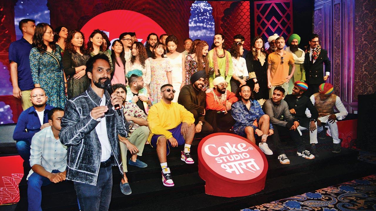 Ankur Tewari (in the foreground) alongside artistes. Pics/Pradeep Dhivar