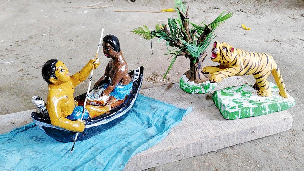 Dolls created by artist Dinesh Mondol, Manmathanagar in the Sundarbans 