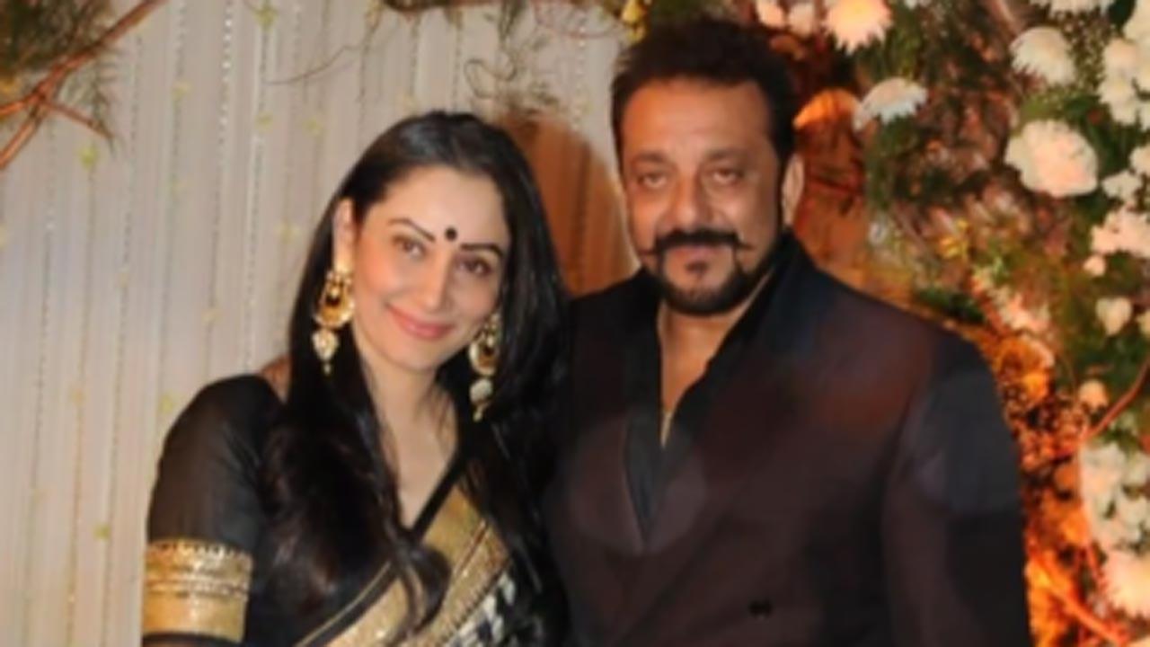 Sanjay Dutt wishes wife Maanayata Dutt on their 15th wedding anniversary