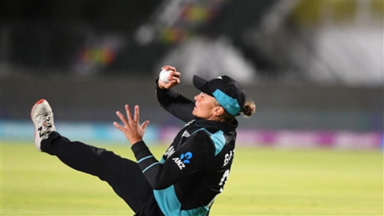 Women's T20 World Cup: Bates, Kerr smash fifties as New Zealand thrash Sri Lanka