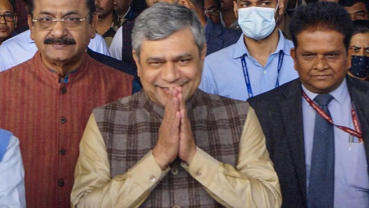 Railway Minister thanks PM Modi for two new Vande Bharat trains starting today