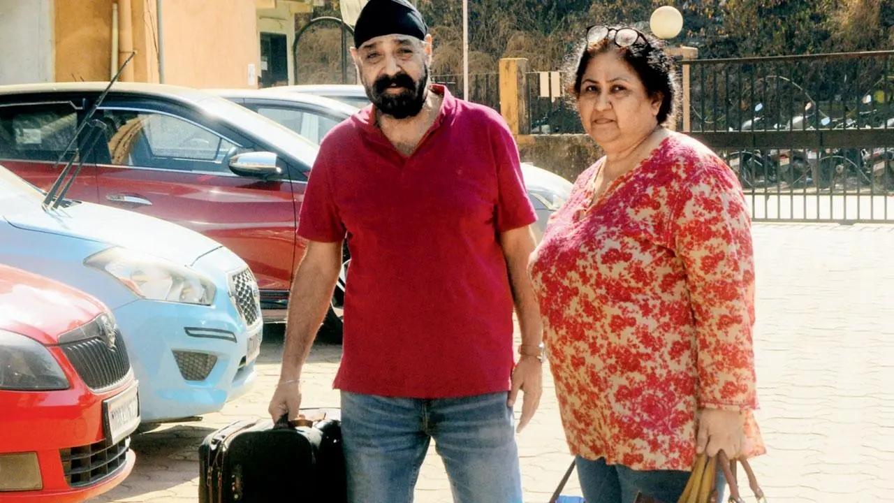 Tarabir Singh Kohli and his wife Ravjit Singh, residents of Royal Palms-I, pack up and leave, on Sunday. The locals of around 38 societies are now left to fend for themselves in the absence of water and are being forced to either pack and leave to stay with relatives or friends, or to spend a lot of money to buy water, food as well as disposable utensils