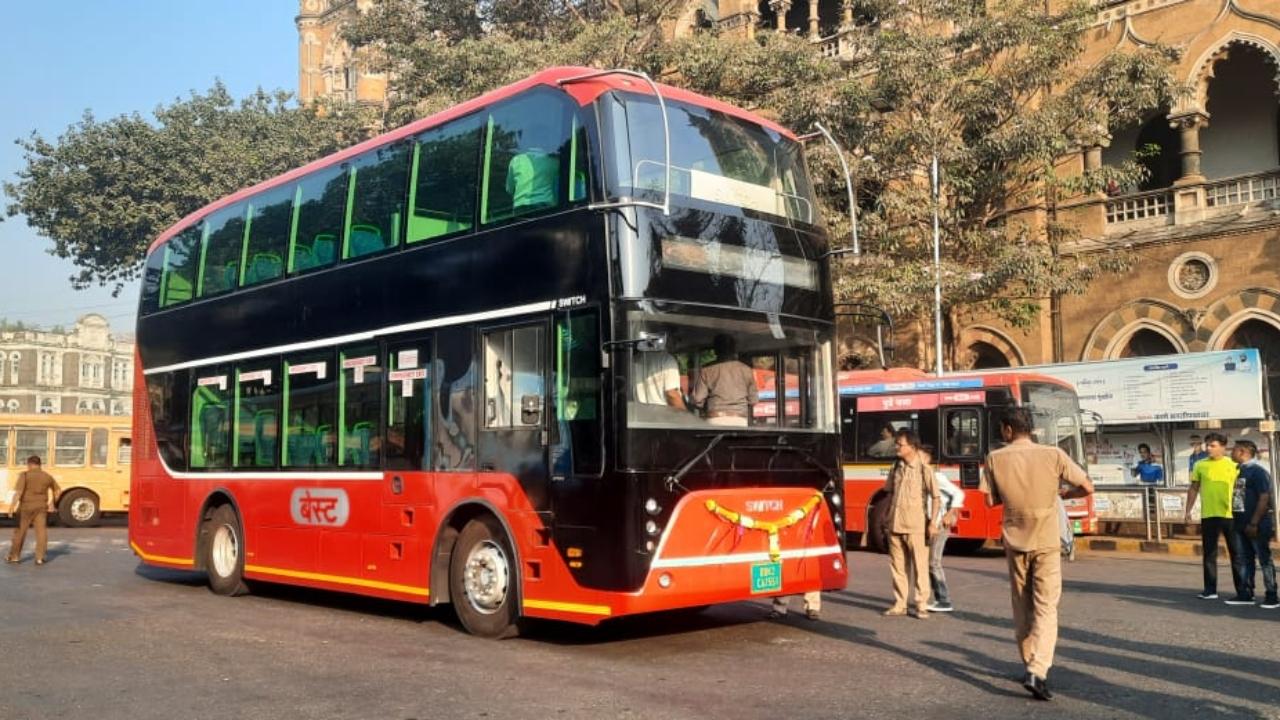 The AC double-decker e-bus has a capacity of carrying 78 commuters and has doors on both sides for passengers to move in and move out easily. Digital tap-in tap-out ticketing service is made available for commuters. It will have a minimum fare of Rs 6
Also Read: Mumbai: BEST studying commuters' travel patterns to design new routes