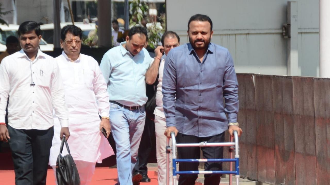 BJP MLA Jaykumar Gore, who was injured in a car accident in December 2022, arrived to attend the budget session using a walker Pic/Sameer Abedi