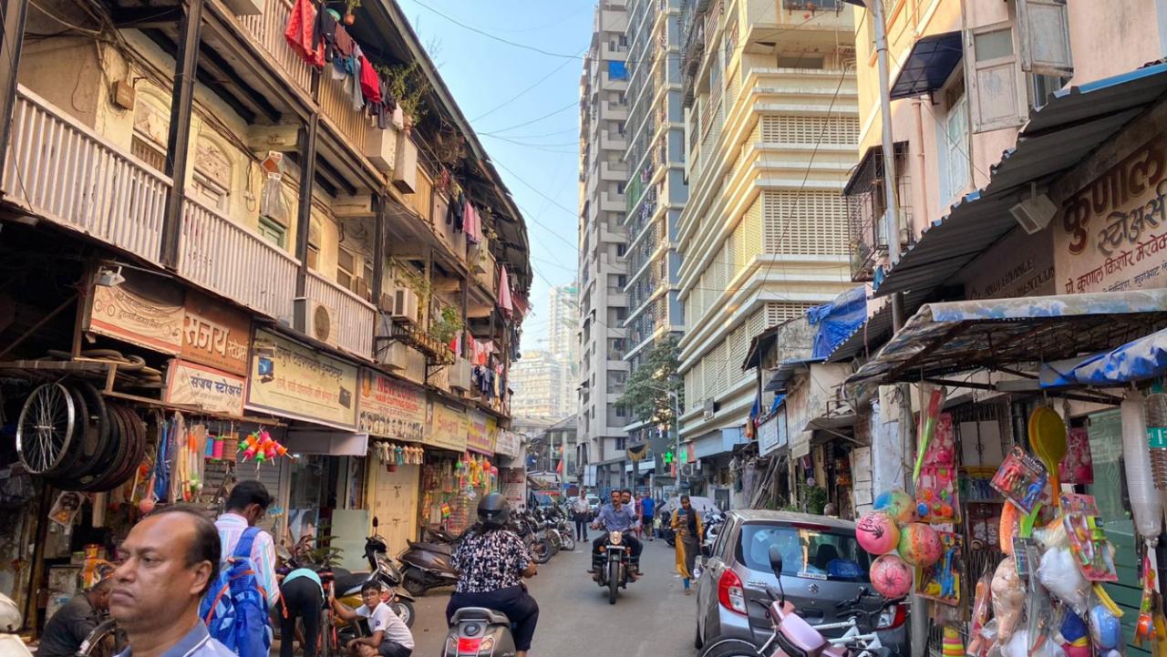 Although a large section of the Girgaon locality was at one time owned and developed by Muslim landlords, the community lived in other parts of the town and thus no major mosques were built within the present-day precinct (Photo Courtesy: Ronak Mastakar)