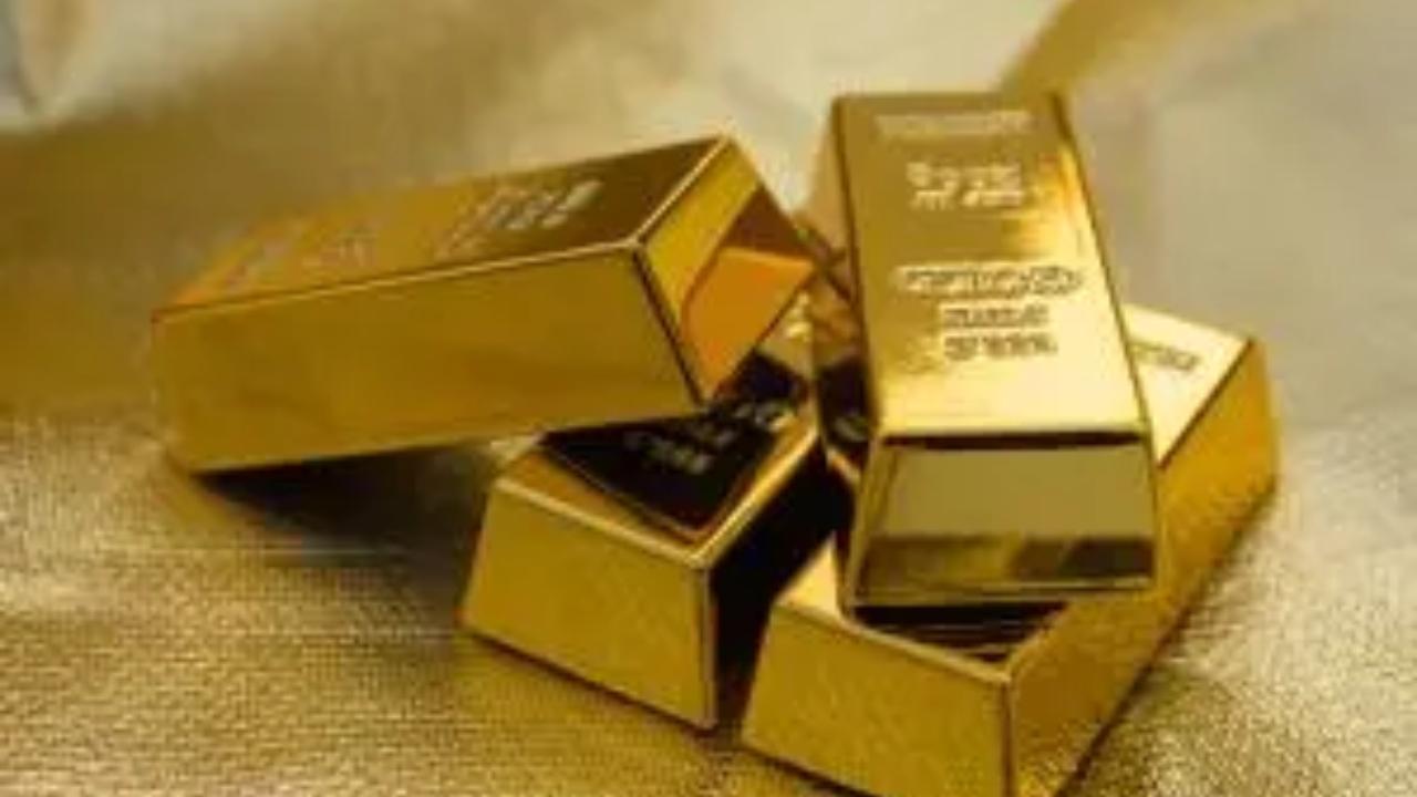 Mumbai: Gold, foreign currency worth crores seized by customs at airport in 3 seperate cases