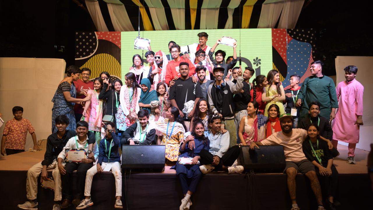 The event culminated a six-month mentorship program wherein 45 young individuals in Govandi underwent transformative mentorships by Mumbai-based renowned artists in theatre, filmmaking, photography, public art and rap.