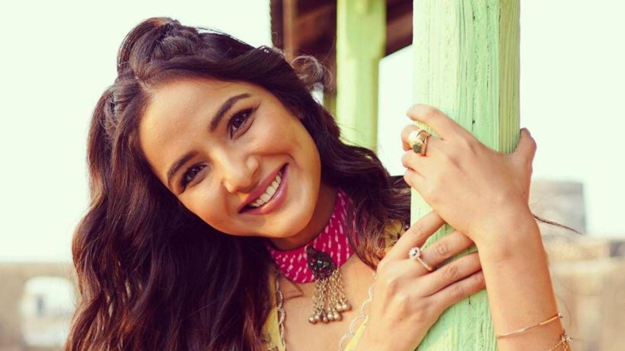 I think I am the candlelight dinner type of person, says Jasmin Bhasin
