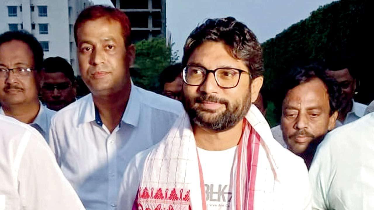 Dalit leader Jignesh Mevani demands SIT probe into IITB student's death