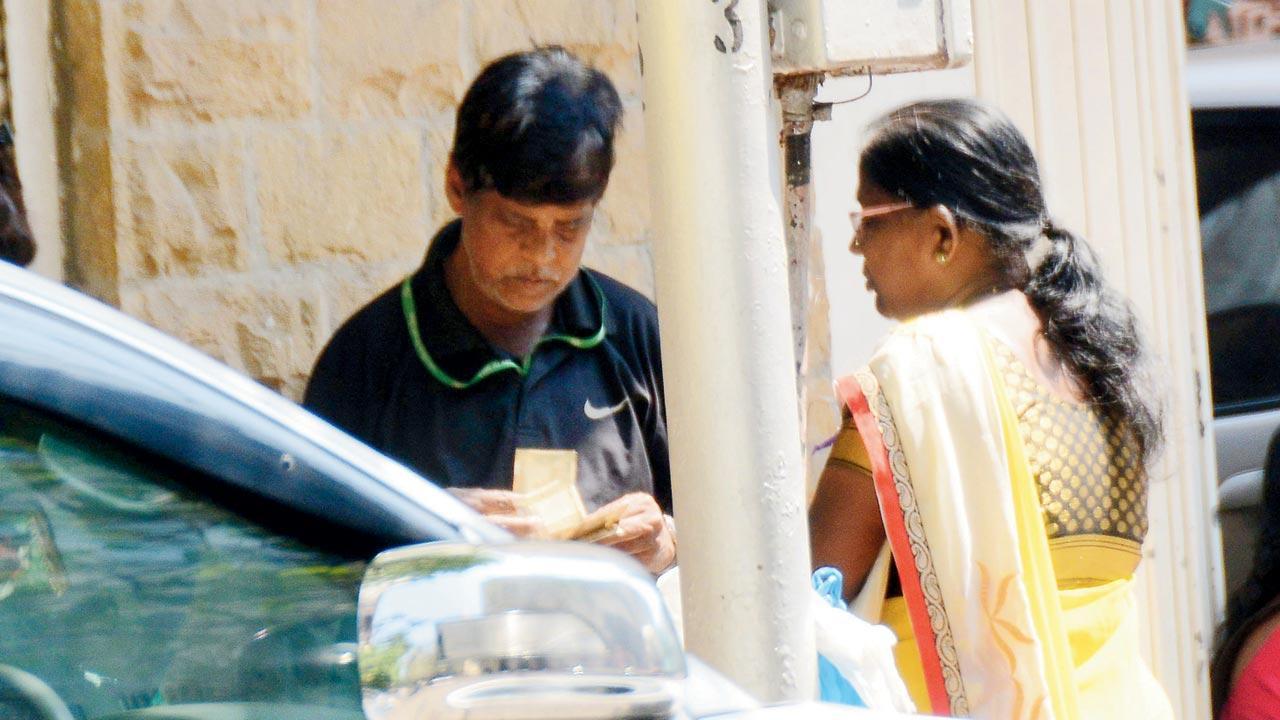 Mumbai: Wedding season on, Kadak gang back on street