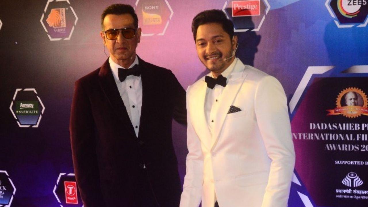 Shreyas Talpade was seen with the ace actor Ronit Roy. 