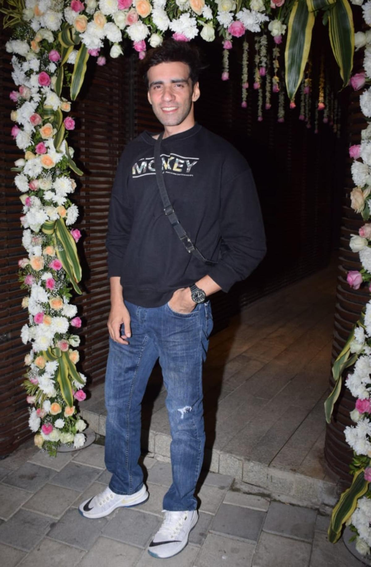 Avinash Tiwary who made headlines for delivering an impeccable performance in Neeraj Pandey's thriller series, 'Khakee: The Bihar Chapter', keeps it casual with blue jeans and a black sweatshirt. 