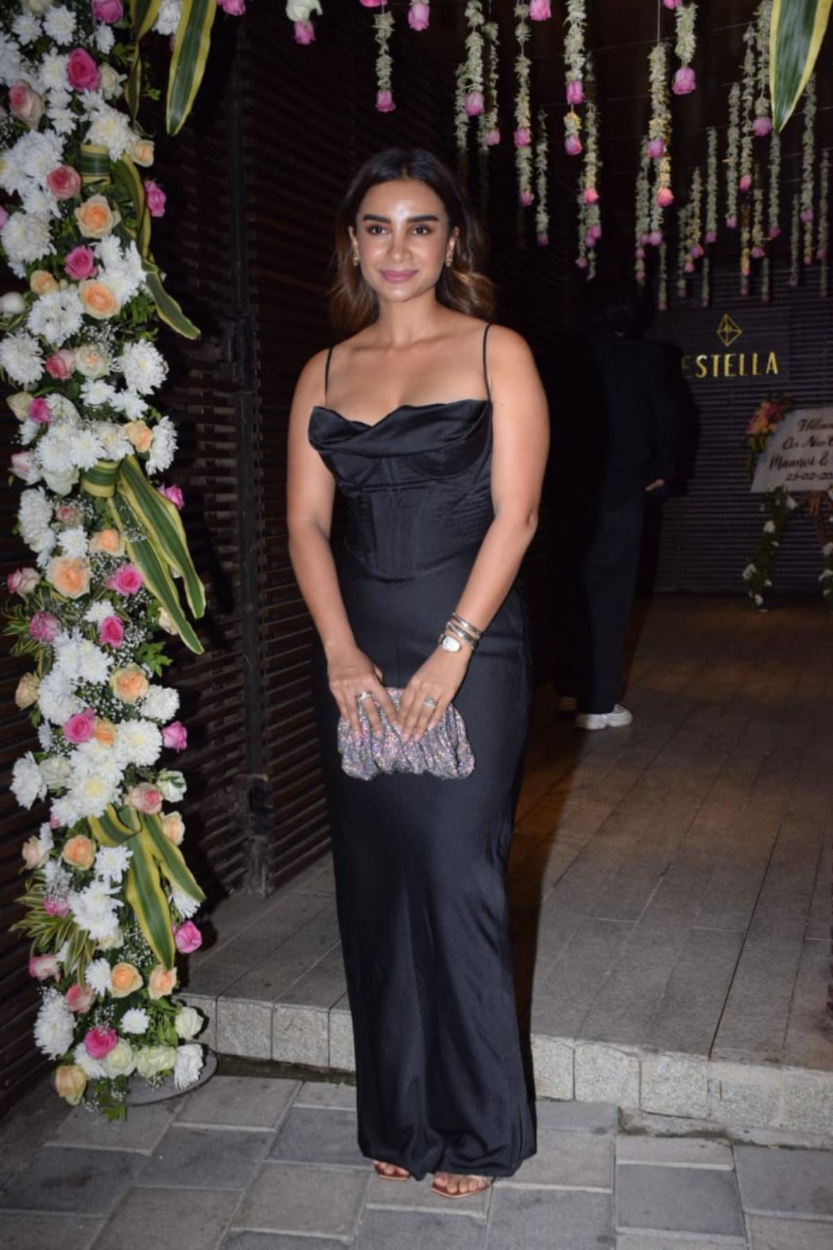 Going against the tide, Bollywood actor Patralekhaa Paul sported a western look instead of pulling an ethnic ensemble and we are not complaining! Dressed in a chic corset-style black gown, Patralekhaa looked no less than a diva. The 'Citylights' star glamorised her party look as she wore a chunky silver layered necklace and silver rings. She sported a blingy silver hand pouch with her stylish ensemble. 