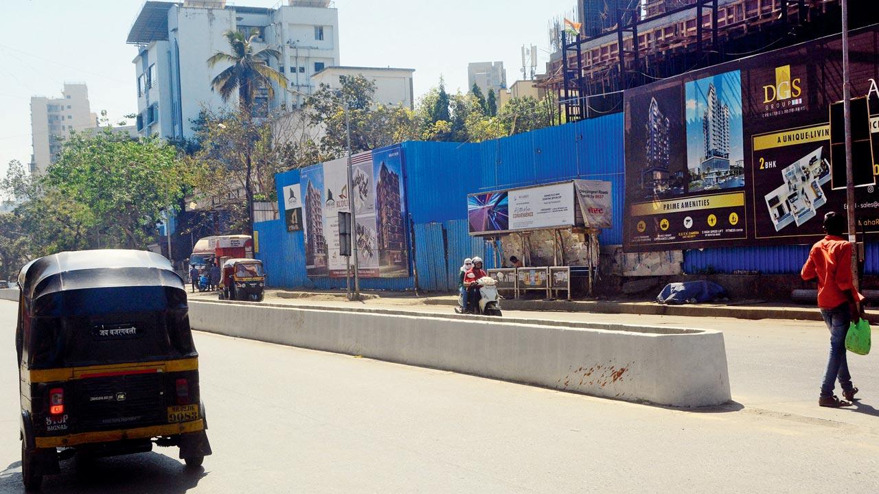Newly installed dividers on SV Road in Malad West. Pic/Satej Shinde