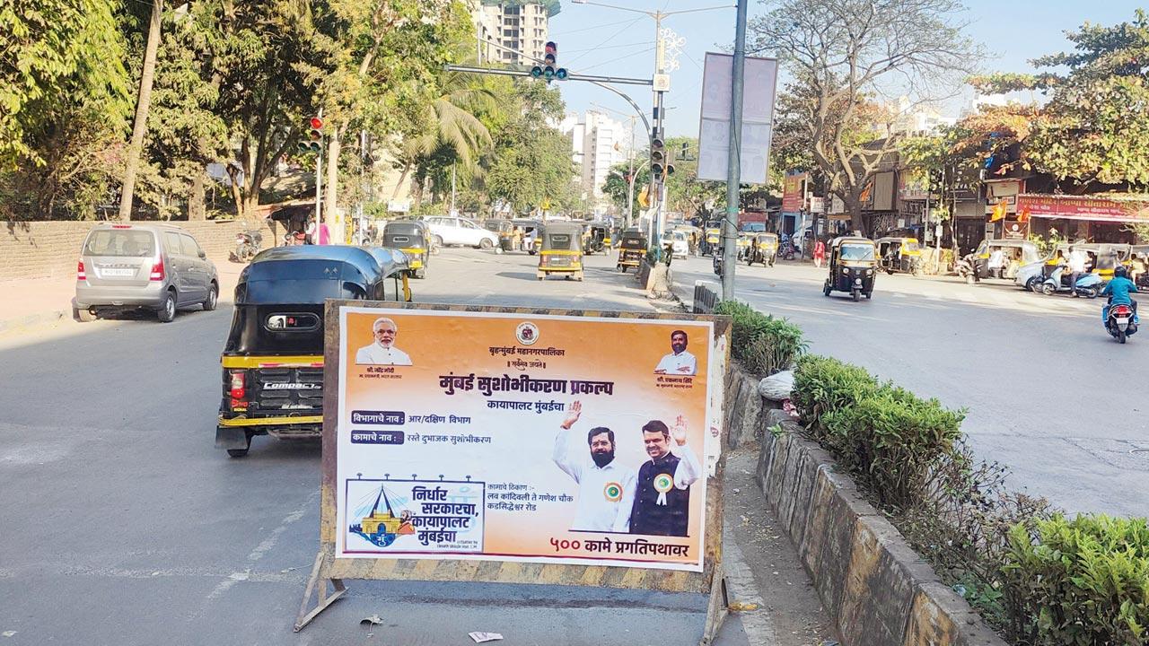A part of the Charkop Road has been closed for divider replacement work. Pic/Suraj Pandey