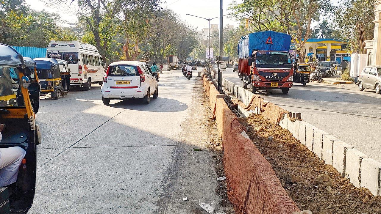 The new dividers installed on MG Road in Kandivli. Pic/Suraj Pandey