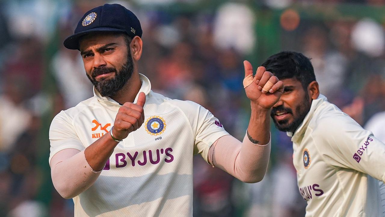 The 2015 Border-Gavaskar series is famously remembered for an onslaught of ugly sledging between the two sides. One such incident was when haughty stand-in skipper Virat Kohli took on centurion Steve Smith while standing at slips. Smith was on crease when Rohit Sharma appealed for an LBW, which in turn displeased the Aussies who made a turn at Sharma. This did not sit down well with a charismatic Kohli, who joined in the verbal volley, asking Smith to ‘stay in limits’. 