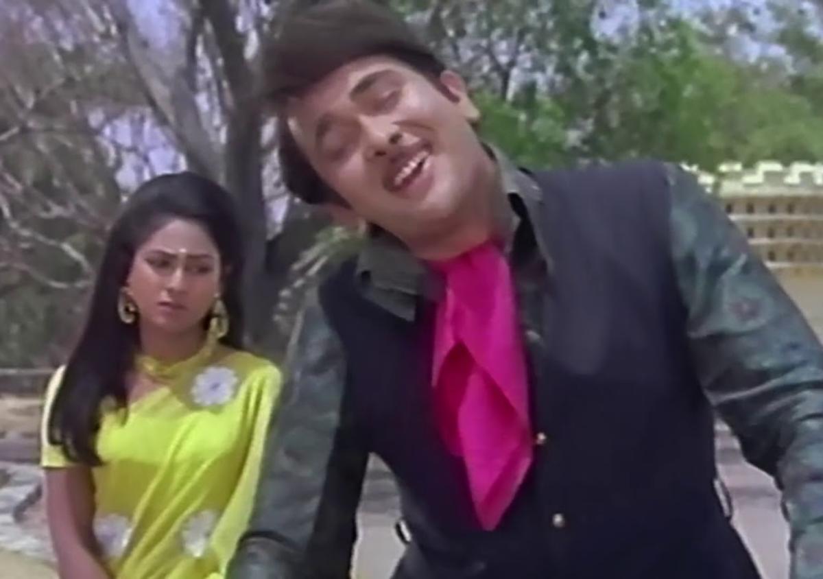 Ye Jawani: Randhir Kapoor's other hit movie was 'Jawani Diwani'. The movie stars Randhir Kapoor, Jaya Bachchan, and Nirupa Roy in lead roles, released in 1972. Composed by R D Burman and sung by Kishore Kumar, this song has a mood-lifting energy. Even the party hoppers of this generation can't help dancing to its tune.