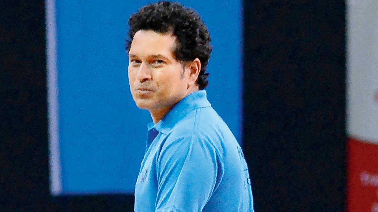 Sachin Tendulkar felicitates U-19 World Cup-winning team