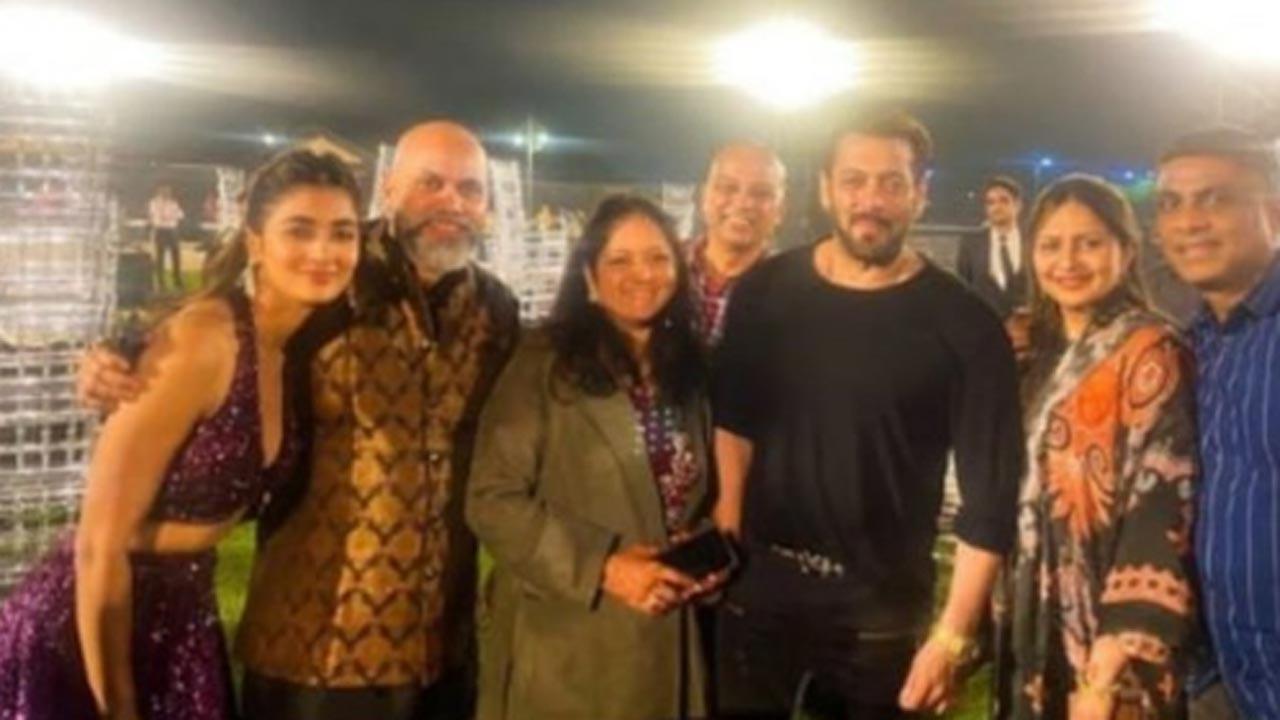 Salman Khan attends Pooja Hegde's brother's marriage, pictures viral