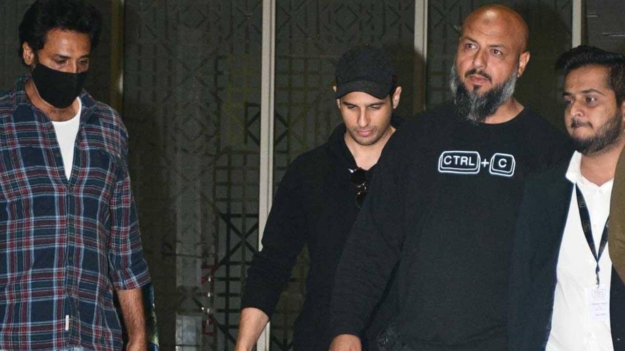Sidharth looked dapper in all black. He was dressed in black pants and a tee with a cap in the same colour. He paired the outfit with white sneakers.