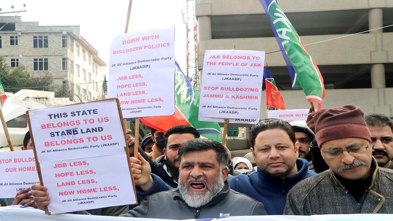 Jammu and Kashmir: Protest held against eviction drive near Srinagar's Lal Chowk