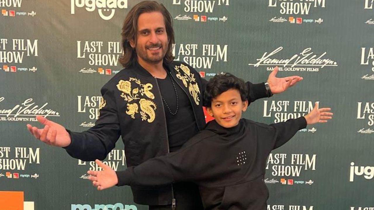 Actor Amit Sarin and child actor Bhavin Rabari recreate the famous Shah Rukh Khan signature pose 