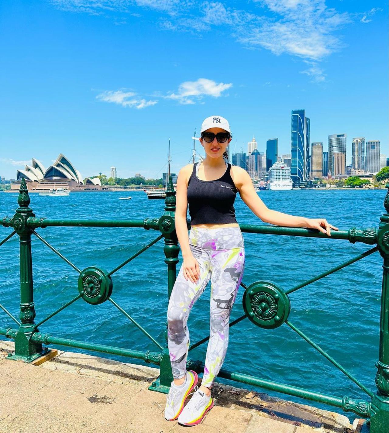 Netizens know that Sara Ali Khan loves to travel. At times, she is on a hectic spree, roaming from one country to another. The 'Kedarnath' actor is vacationing in Sydney right now