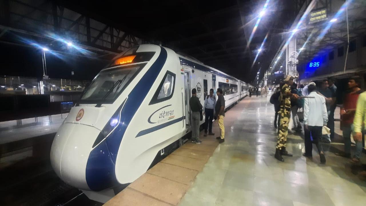 The Vande Bharat Express between Mumbai and Solapur is likely to run via the Bhor ghat (located between Karjat and Khandala on way to Pune) and is expected to cover a distance of around 400 km between the two places in 6.35 hours. On the other hand, the Mumbai-Shirdi high-speed train is expected to run via the Thal ghat (in Kasara on Mumbai's outskirts) and cover a distance of around 340 km between them in 5.25 hours
