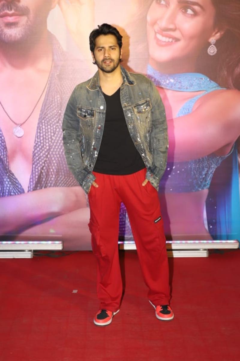 Varun Dhawan, too, sported a casual look. He came at the screening wearing a black t-shirt with a blue denim jacket and red track pants.