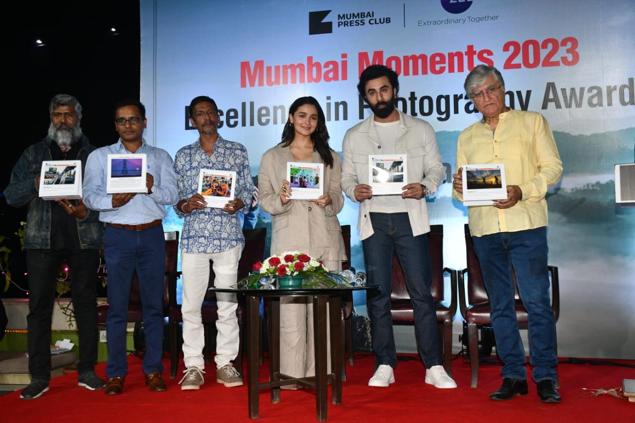 The couple attended the launch of the calendar, Mumbai Moments 2023 hosted by the Press club in the city. The duo posed with the calendars and shutterbugs on stage