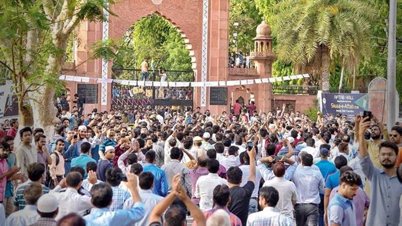 1280px x 720px - AMU sets up probe panel, suspends student over video of religious slogans