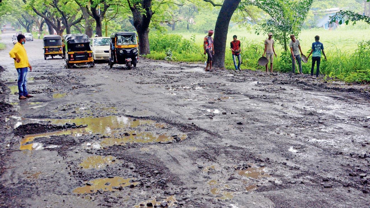 Mumbai: Aaditya Thackeray alleges road tendering scam in city
