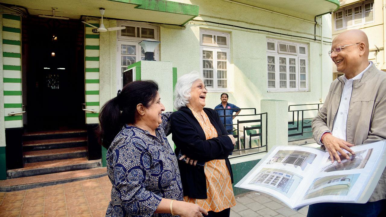 Mamata Kinkhabwala, Nayana Kathpalia and Atul Kumar outside Swastik Court