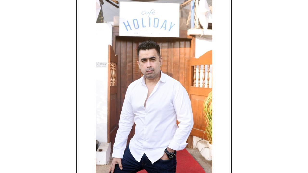 Entrepreneur Bharat Kukreja talks about his journey to Cafe holiday.