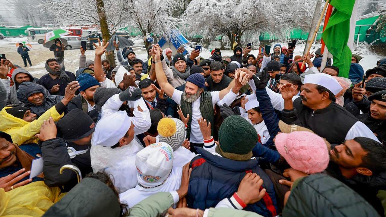 Jammu and Kashmir: Congress leaders Rahul, Priyanka Gandhi visit Kheer Bhawani temple, Hazratbal shrine