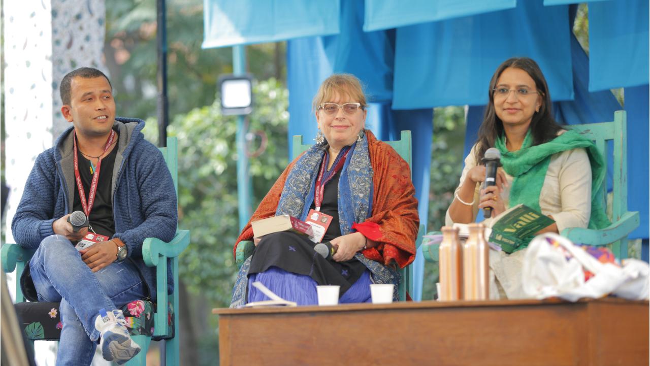Daisy Rockwell, the 2021 Booker Prize winner for her translation of Geetanjali Shree’s ‘Ret Samadhi’ into ‘Tomb of Sand’, was in conversation with Mita Kapur, Chuden Kabimo, Sheela Tomy, Arunava Sinha and Manoranjan Byapari about the beginnings and end of stories in the session ‘Beginnings and Endings’. Photo Courtesy: Jaipur Literature Festival 2023
